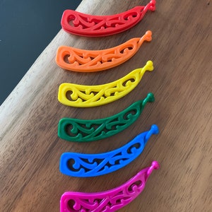 Vintage 80s Banana Clip with Twist Closure, Scroll Design New Old Stock 6 Colors options Red, Orange, Yellow, Green, Blue, Pink. Includes 1.