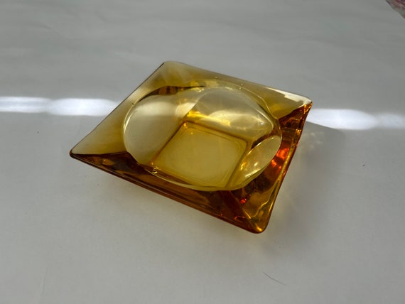 ミッドセンチュリー！透明ガラス スパイキーエッジ灰皿 ミッドセンチュリー！透明ガラス スパイキーエッジ灰皿 2025年