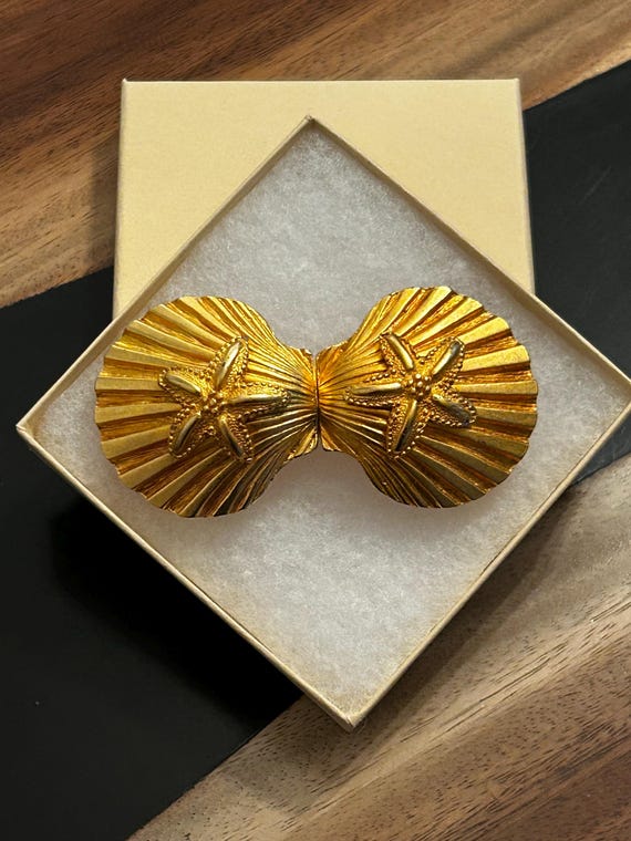 Gay Boyer Belt Buckle Scallop Shell With Starfish Design 