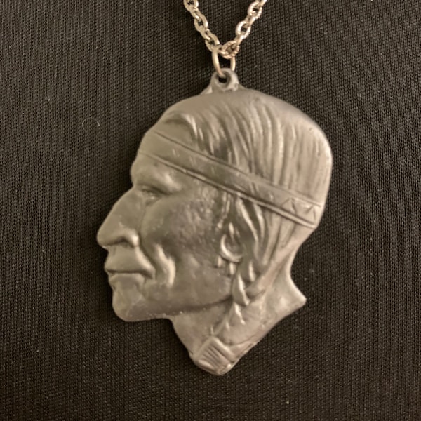 Vintage 1970s Sitting Bull Sioux Chief Necklace Pewter 18in silver tone chain