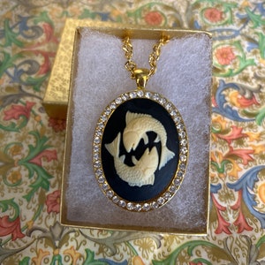 Vintage 1990s Zodiac Cameo Necklace: Gold Tone Rhinestone Pendant