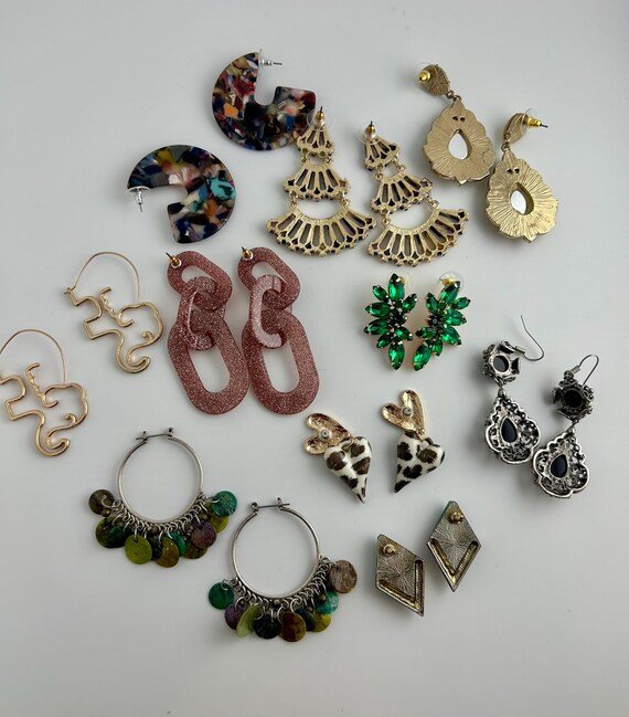 Vintage Y2K Earring Lot includes 10 pairs plus 2 bonus pairs and a ring. For Pierced Ears View 6