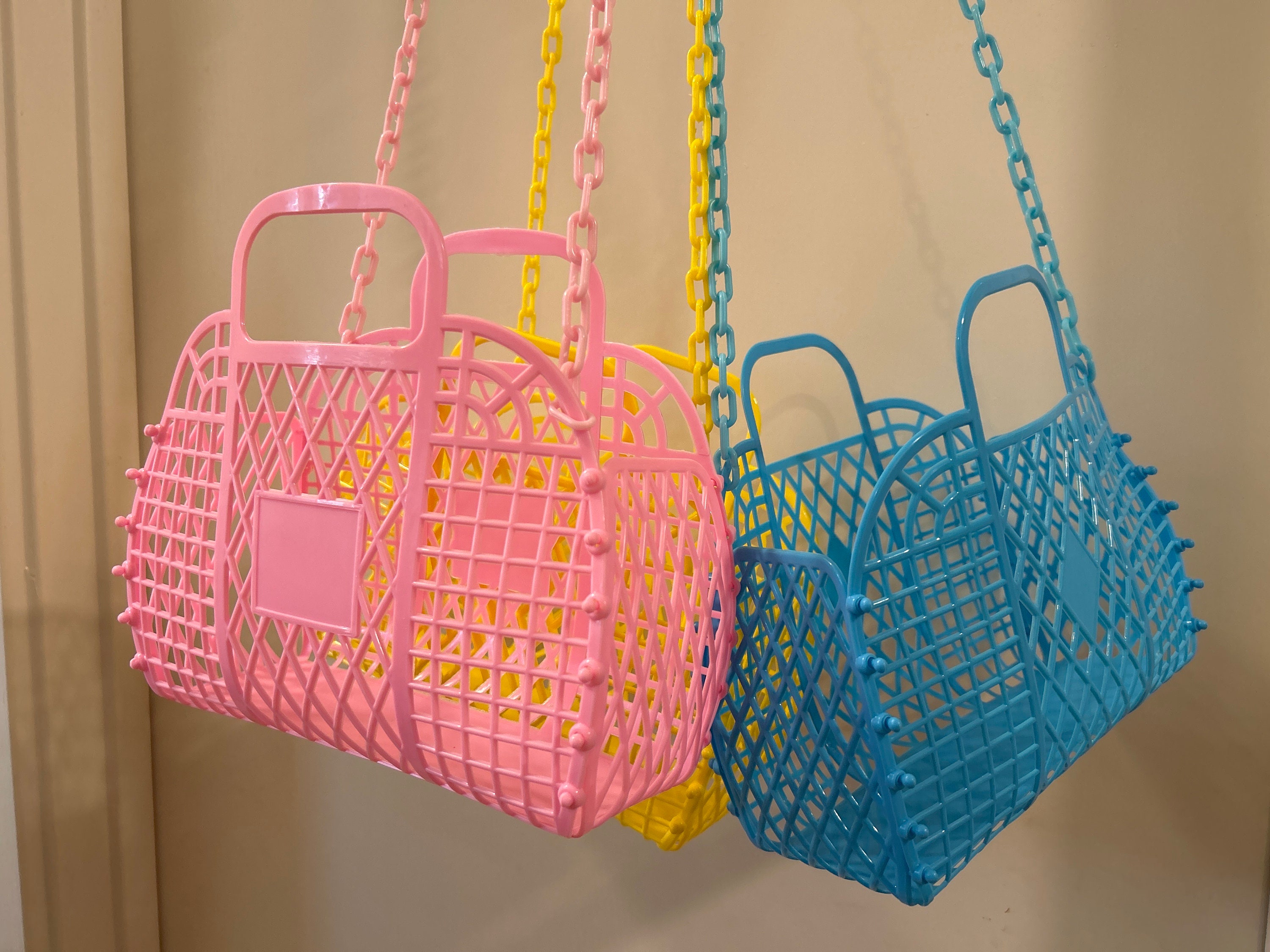 Retro Jelly Purse with 55 Removable Crossbody Chain Totally 80s Style comes in 3 colors