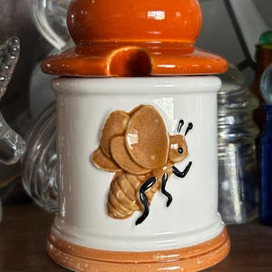 Vintage honingpot met bij, keramiek halverwege de eeuw gemaakt in Japan
