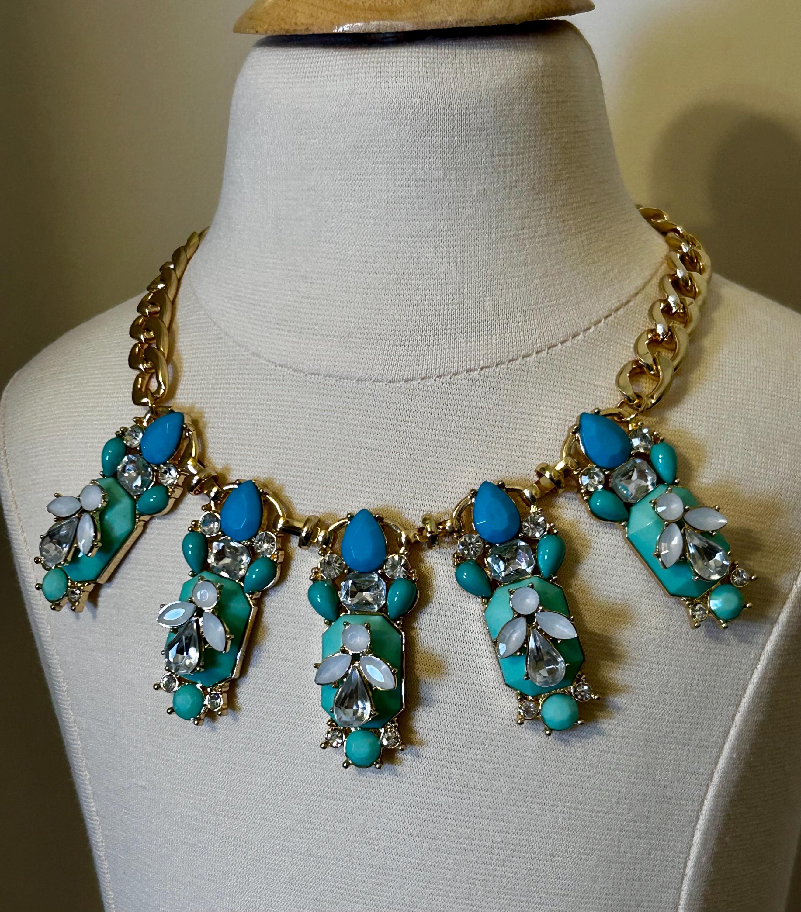 How to Choose a Necklace for V neck Wedding Dress