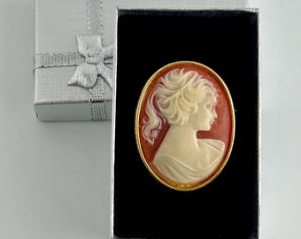 Vintage Cameo Brooch Gold Tone Setting