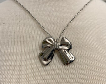 Bow Necklace Silver Tone 18 in. Chain Vintage 1980s New Old Store Stock