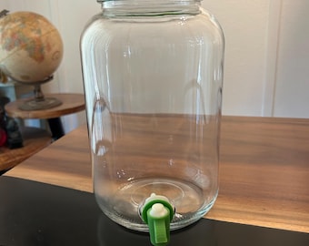 Vintage Iced Tea Jug with Spigot, Green lid Clear Glass And Green Spigot