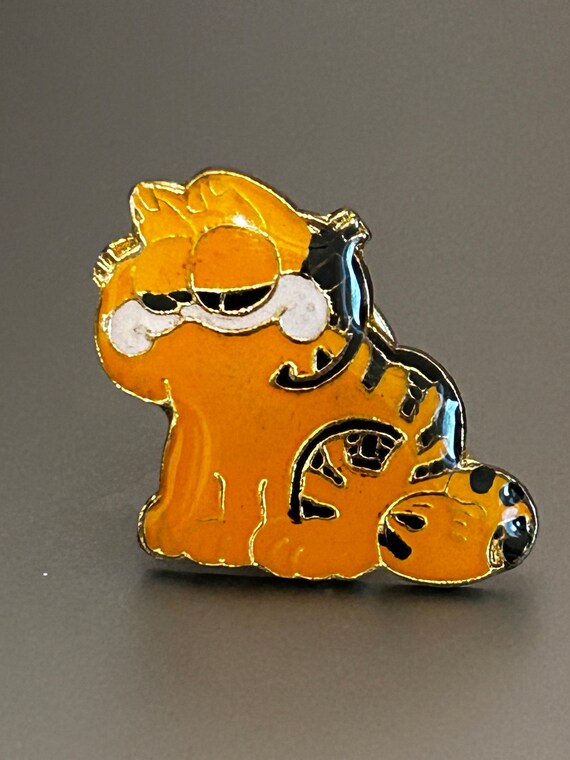 vintage 1980s garfield enamel Gem