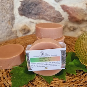 Handmade wine soap with Ylang Ylang fragrance / Premium soap / Made in France / Natural soap / Round solid soap bar / Ylang Ylang soap