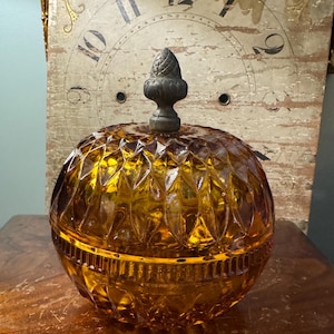 Vintage Amber Glass Candy Dish with Acorn Finial Lid – Indiana Glass MCM Style