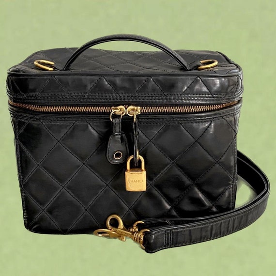 Leather crossbody bag Chanel Black in Leather - 28049113