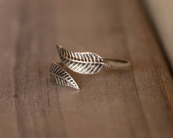 Leaf Toe Ring - Sterling Silver - Adjustable - Simple - Boho Ring - Minimalist Jewelry - Silver Jewellery - Soft Leaves Jewelry