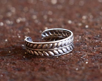 Laurel Toe Ring - 925 Sterling Silver Toe Ring - Adjustable - Roman - Wreath - Jewellery - Jewelry - Stamped - Boho - Modern - Everyday