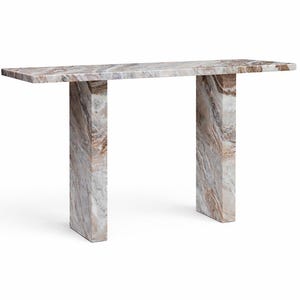 Puede incluir: Mesa consola rectangular de mármol con un patrón marrón claro y gris. La mesa tiene una parte superior larga y plana sostenida por dos patas rectangulares. La mesa de piedra es adecuada para una sala de estar o entrada. Medidas en centímetros.