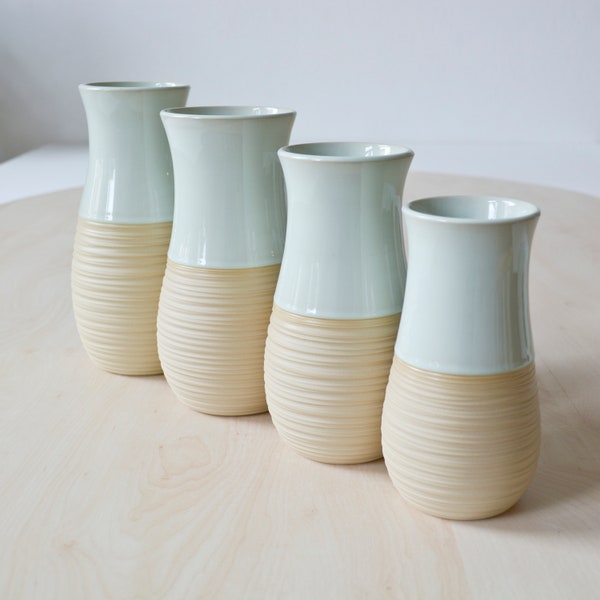 Vasen in verschiedenen Größen, hellgrün glasiert (14-23 cm hoch)