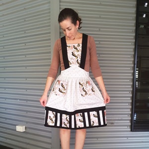 Vintage Style Apron: Cockatoo Print, Patchwork Detail, Full Apron