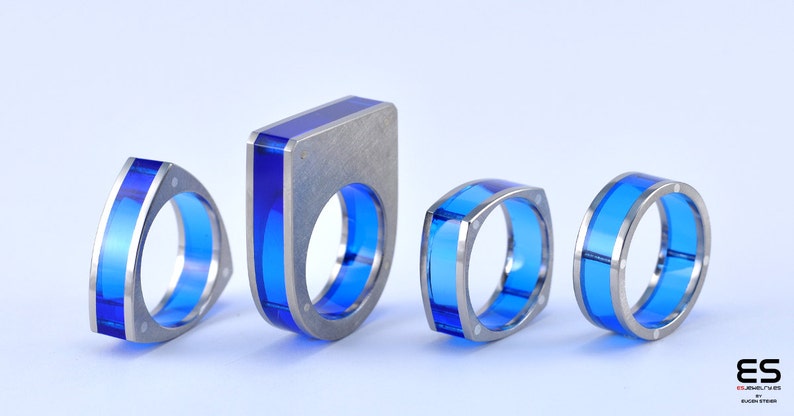 Ring handmade titanium blue plexiglass plexi rivets acrylic square shaped titan Titanio
