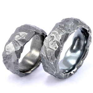Black Silver Wedding rings, rough surface ring set, contemporary wedding rings,brutalist wedding rings, alternative wedding rings, ring set