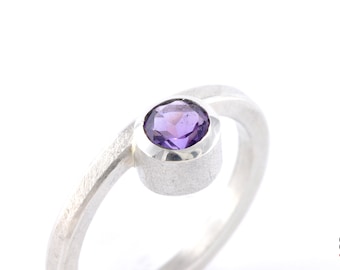 Stackable silver ring with amethyst, engagement ring with amethyst, minimalist amethyst ring, amethyst solitaire,modern gemstone silver ring