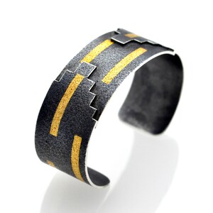Handgemachter Armreif aus 24k Gold und oxidiertem 925 Silber Keum Boo Kum Boo minimalistisches design