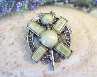 Vintage Scottish Clan Crest Style Brooch Set with Faux Green Agates,  Scottish Pin. Ideal Scottish gift for Him or Her, Scottish Wedding