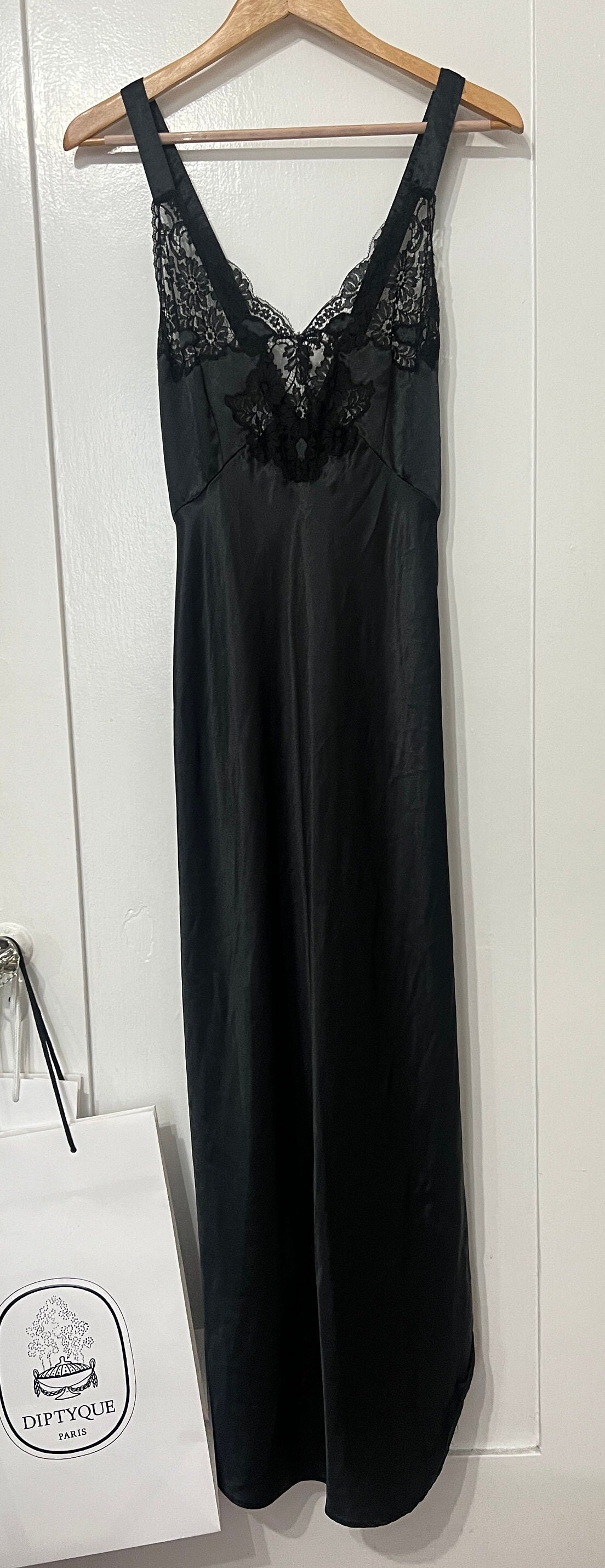 DiscoNapVintage Vintage 80s Natori Slip Dress/Night Gown w/Lace Details | Size Small | 100% Polyester | Timeless Elegance DiscoNapVintage Vintage 80s Natori Slip Dress/Night Gown w/Lace Details | Size Small | 100% Polyester | Timeless Elegance