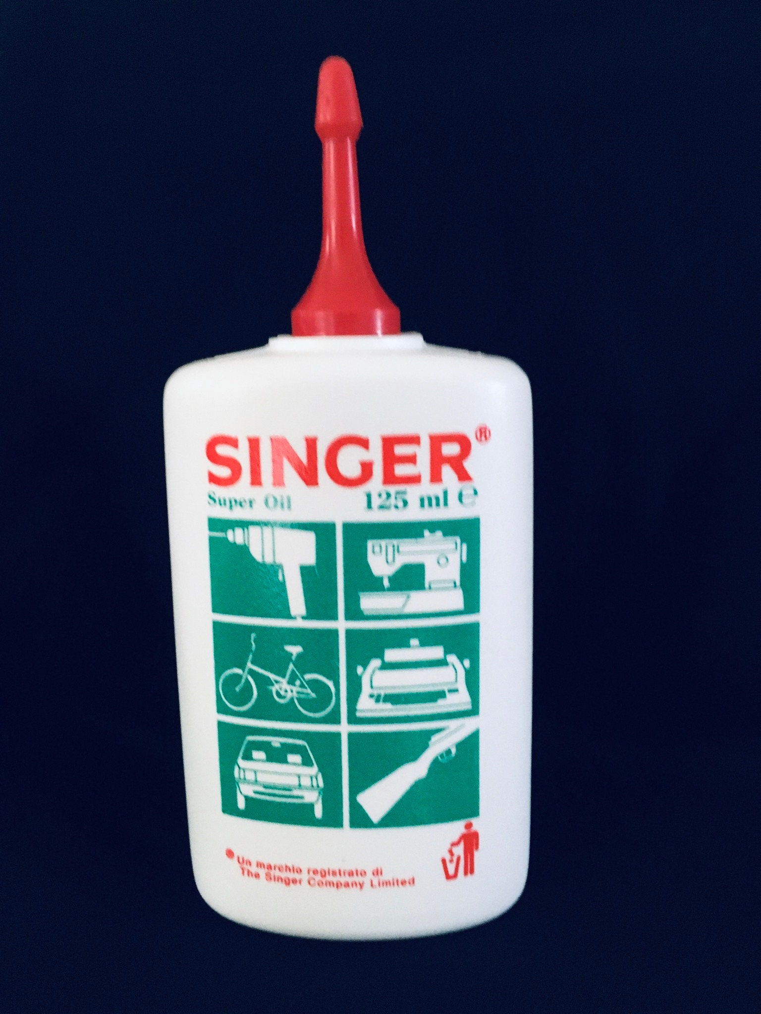 Singer Sewing Machine Oil. 125 Ml Bottle. Singer Super Oil. Fine Lubricant  for Sewing Machines, Bicycles, Guns, Clocks Etc. 