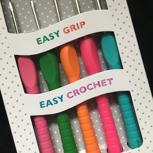 Easy Crochet Counting Hook & Handle Set 17 Light up Hooks Comfortable  Ergonomic Soft Grip W/ Digital LED Row Stitch Finger Counter 