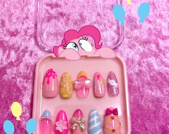 Pinkie-taartpers op de nagels