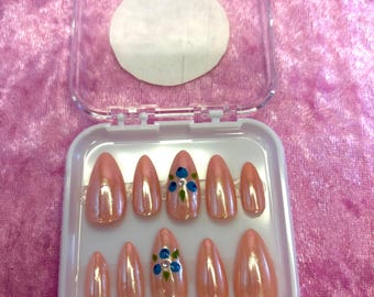 chromen bosbessenpers op nagels