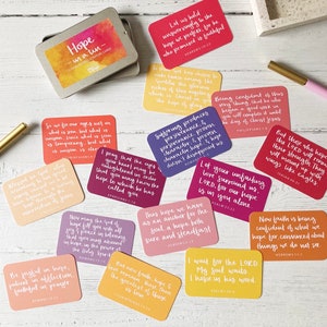 Esperanza en una lata: 15 tarjetas con las Sagradas Escrituras escritas a mano