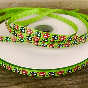 Funghi da 3/8" su nastro grosgrain verde mela