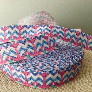 7/8 ""Rosa Anker auf hellblauem Chevron Ripsband."