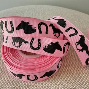 7/8&quot; paarden en hoefijzers op felroze grosgrain lint op maat gesneden