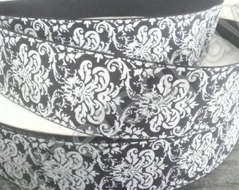 1.5&quot; White Damask on Black Grosgrain Ribbon