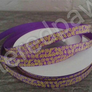 Remolinos Wonkie dorados de 3/8&quot; sobre cinta de grogrén violeta
