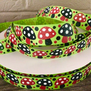 Funghi da 7/8" su nastro grosgrain verde mela