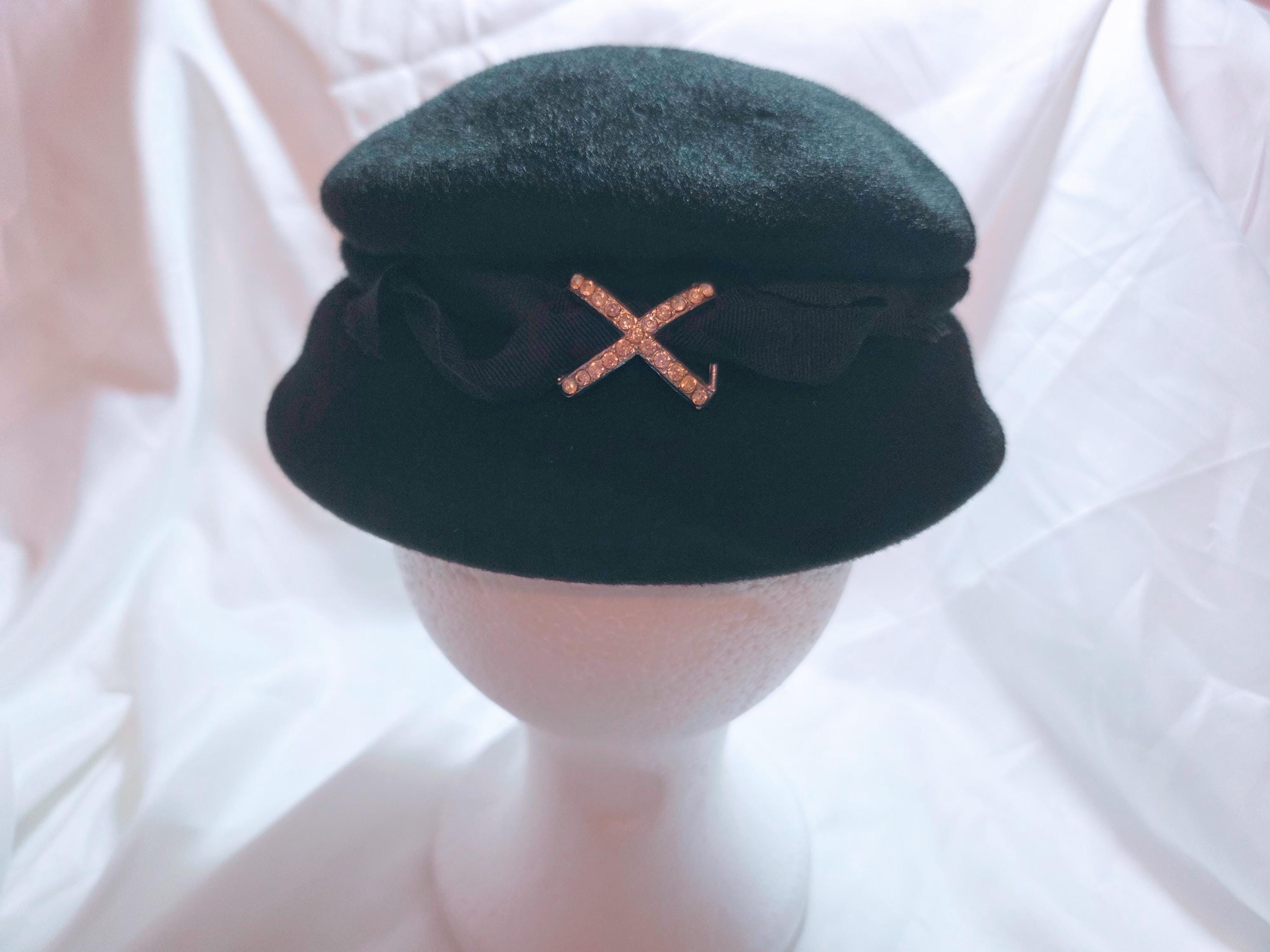 FASHIONABLE 1940s\' BLACK FELT INTRICATELY FOLDED BERET + GROSGRAIN TRIM + BROOCH 1940s Pattern,Ladies main image 3