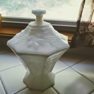 Vintage Milk Glass Grapes and Leaf Candy Dish, Milk Glass, Home Decor
