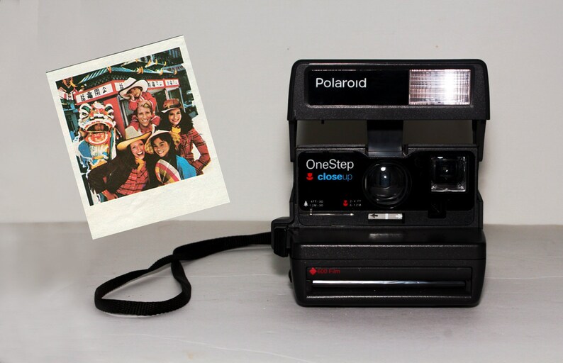Полароид one step camera. Polaroid flash 600. Фотоаппарат polaroid one step 2. Полароидом one step flash 600. Polaroid 635 closeup какого года выпуска.