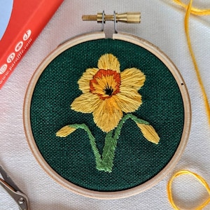 Mini Daffodil Embroidery Kit, Spring embroidery kit