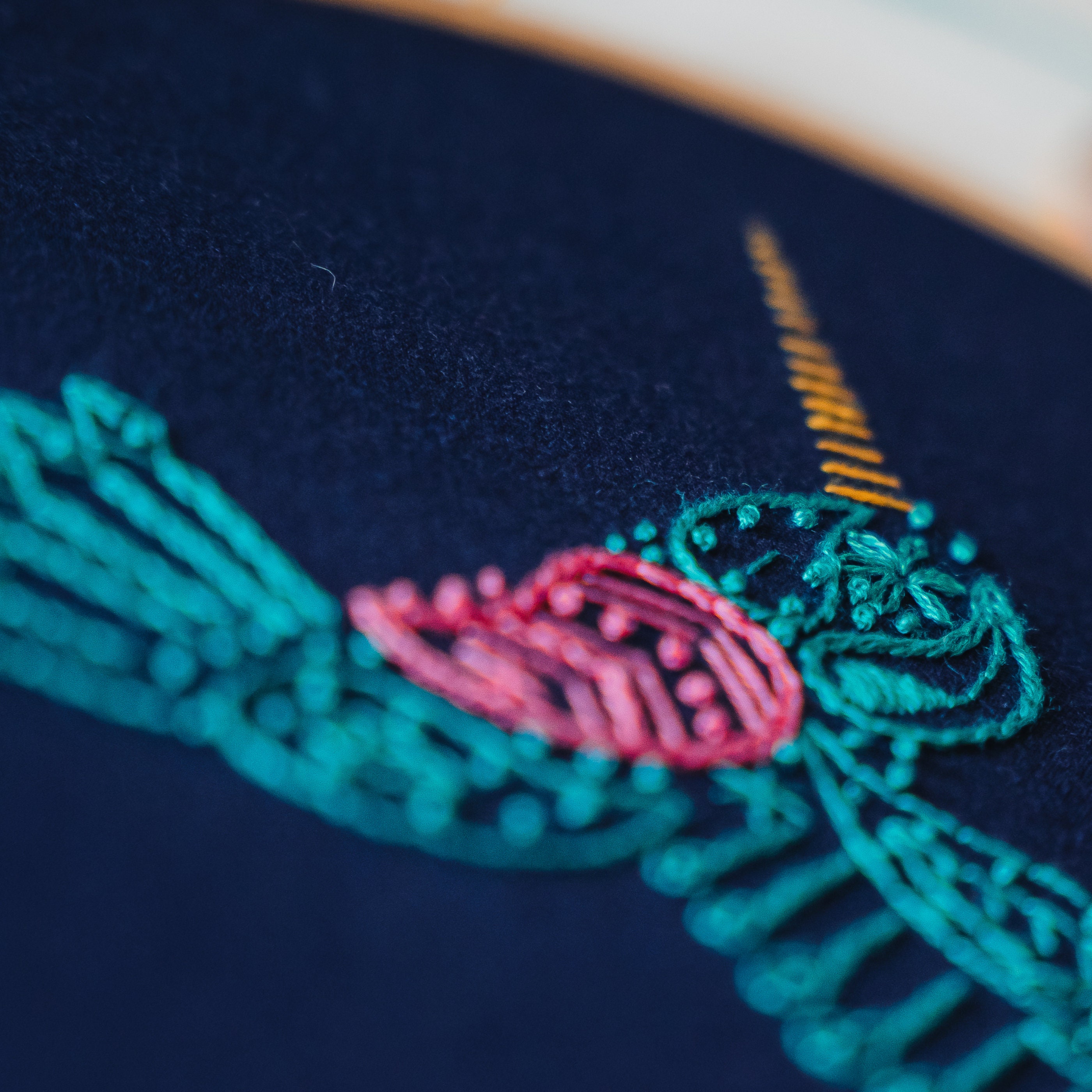 Hummingbird Embroidery Kit, Craft Kit for Beginners, Paisley Hoop Art,  Modern Needlework Set, Bird Lovers Gift, DIY Embroidery Pattern -   Canada