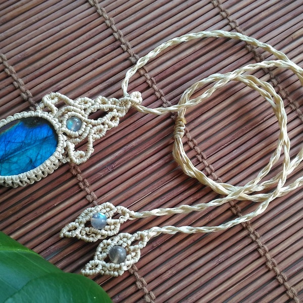 Macrame Necklace Labradorite Pendant Beige Blue Natural stone