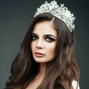 Royal crystal wedding tiara for the queen Wedding crystal crown Bridal royal diadem