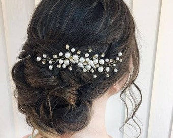 Elegant pearl bridal comb with rhinestones