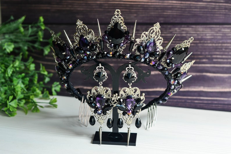 Gothic wedding crown with thorns Witches black crown in the Gothic style, black crown, Gothic tiara, Black and red tiara, Halloween crown Black and purple