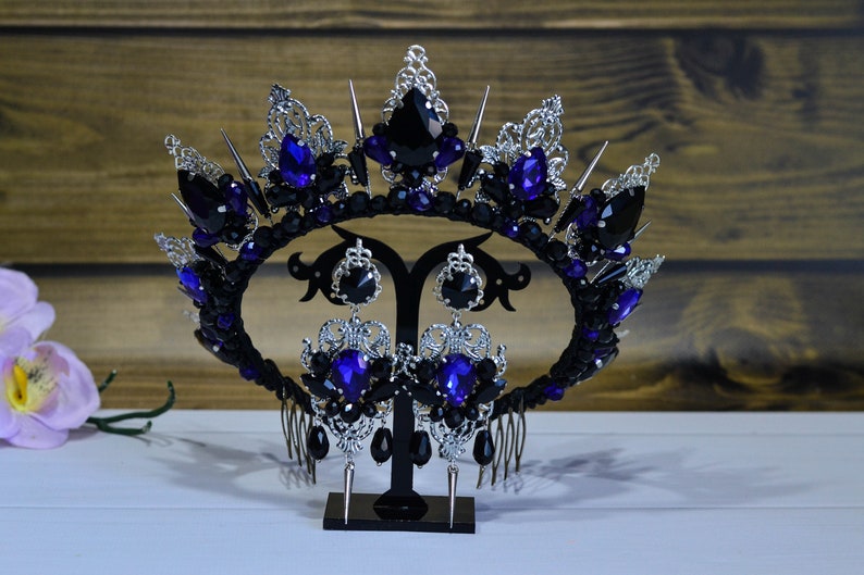 Gothic wedding crown with thorns Witches black crown in the Gothic style, black crown, Gothic tiara, Black and red tiara, Halloween crown image 3