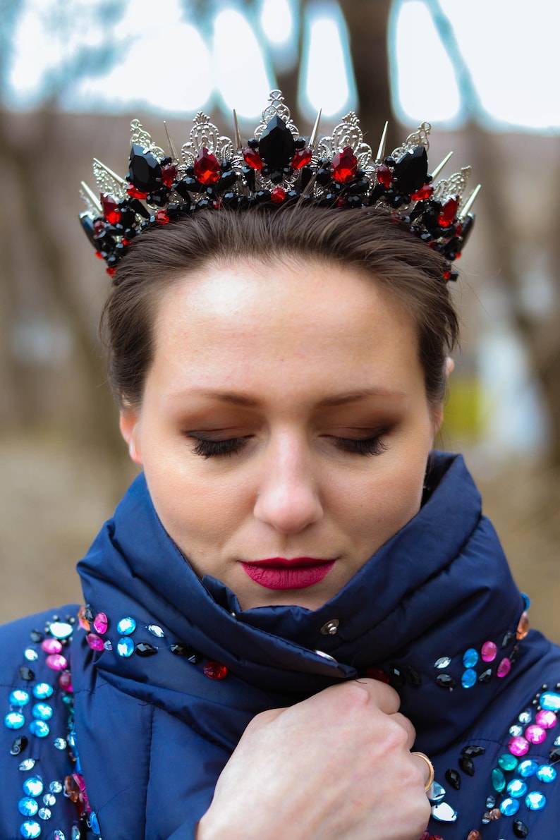 Gothic wedding crown with thorns Witches black crown in the Gothic style, black crown, Gothic tiara, Black and red tiara, Halloween crown image 5