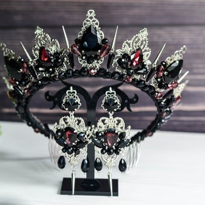 Gothic wedding crown with thorns Witches black crown in the Gothic style, black crown, Gothic tiara, Black and red tiara, Halloween crown image 2